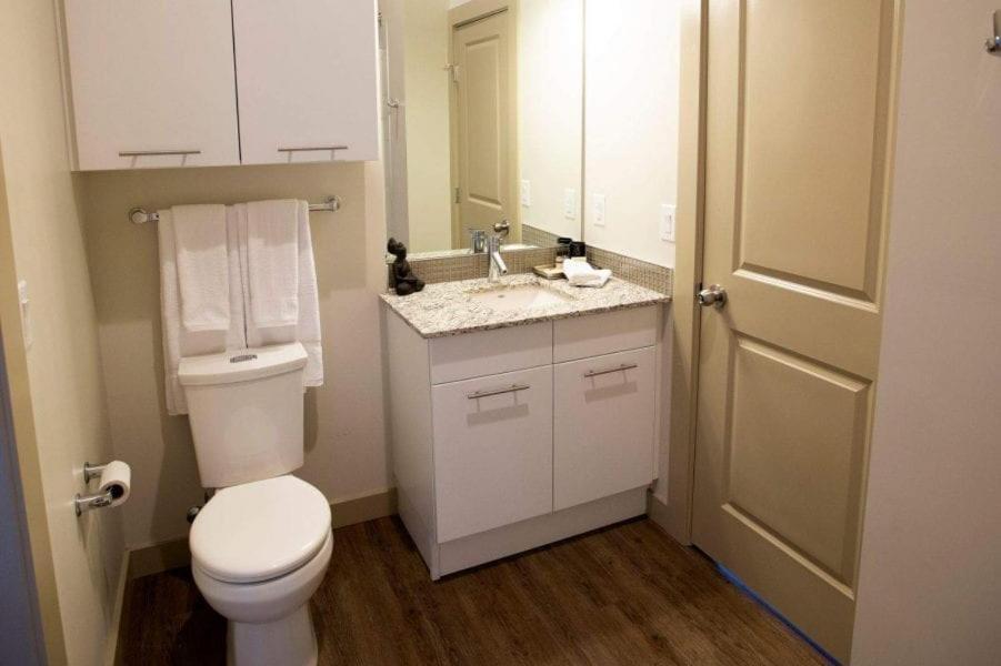 Mayfair Luxe Suites Premium By Corporate Stays Edmonton Zewnętrze zdjęcie
