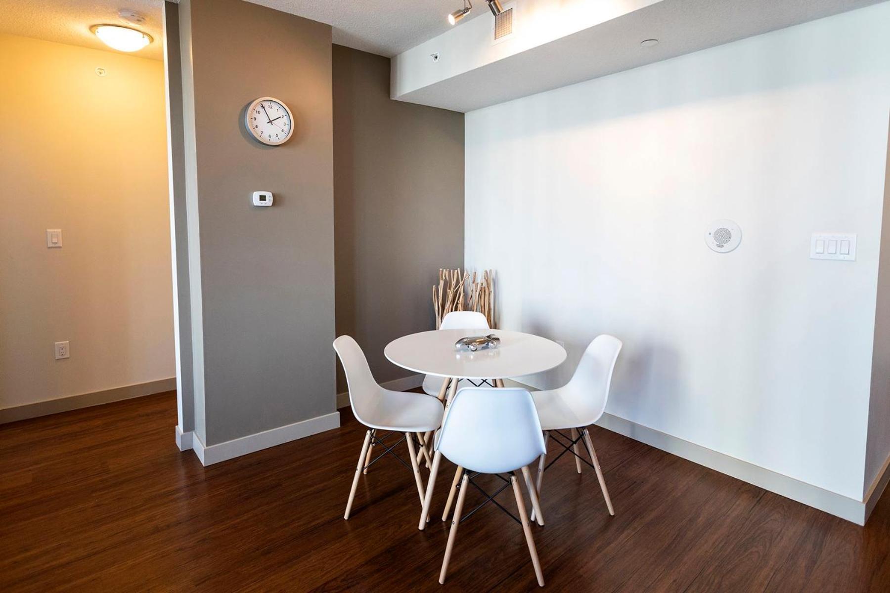 Mayfair Luxe Suites Premium By Corporate Stays Edmonton Zewnętrze zdjęcie