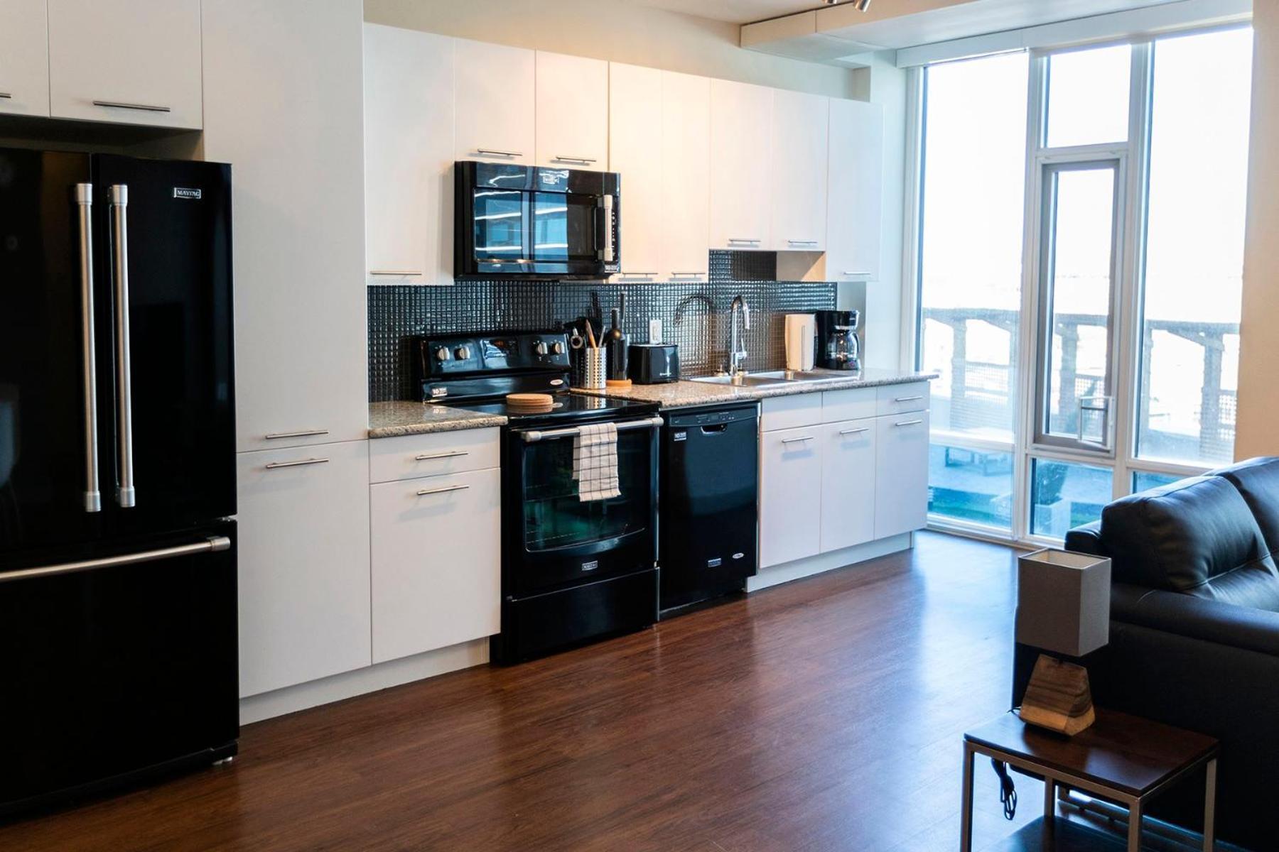 Mayfair Luxe Suites Premium By Corporate Stays Edmonton Zewnętrze zdjęcie
