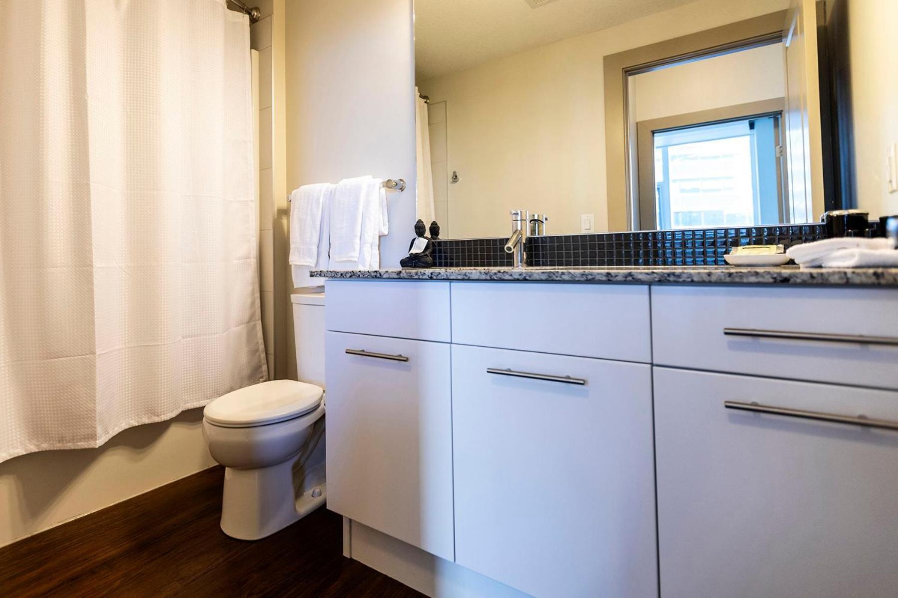 Mayfair Luxe Suites Premium By Corporate Stays Edmonton Zewnętrze zdjęcie