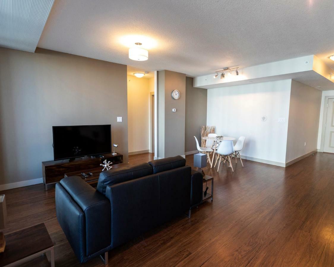 Mayfair Luxe Suites Premium By Corporate Stays Edmonton Zewnętrze zdjęcie
