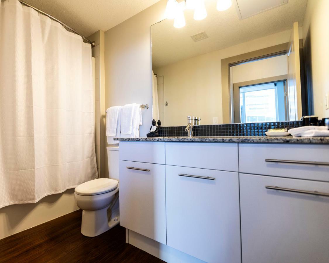 Mayfair Luxe Suites Premium By Corporate Stays Edmonton Zewnętrze zdjęcie