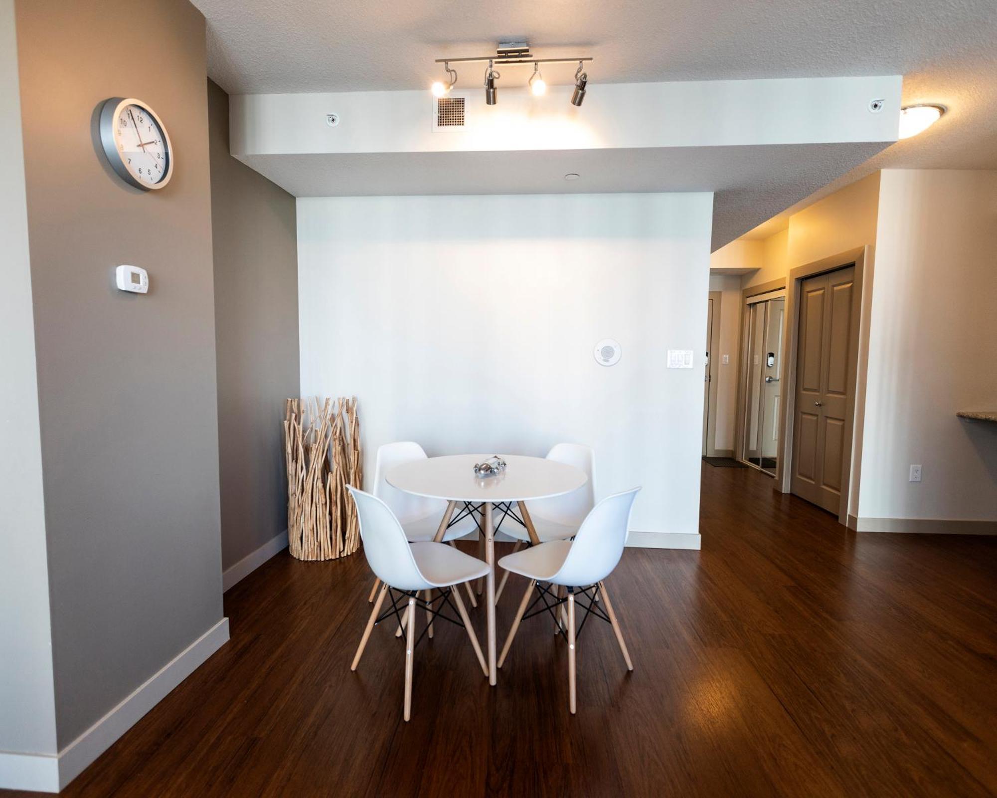 Mayfair Luxe Suites Premium By Corporate Stays Edmonton Zewnętrze zdjęcie